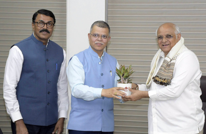 MoU between Guj Govt and HUDCO